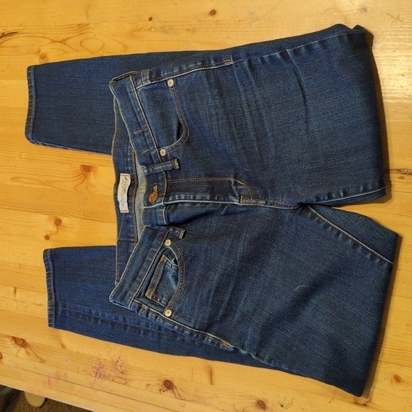 Elevate Your Style and Comfort with Madewell's High Riser Skinny Crop Jeans - Picture 1 of 14